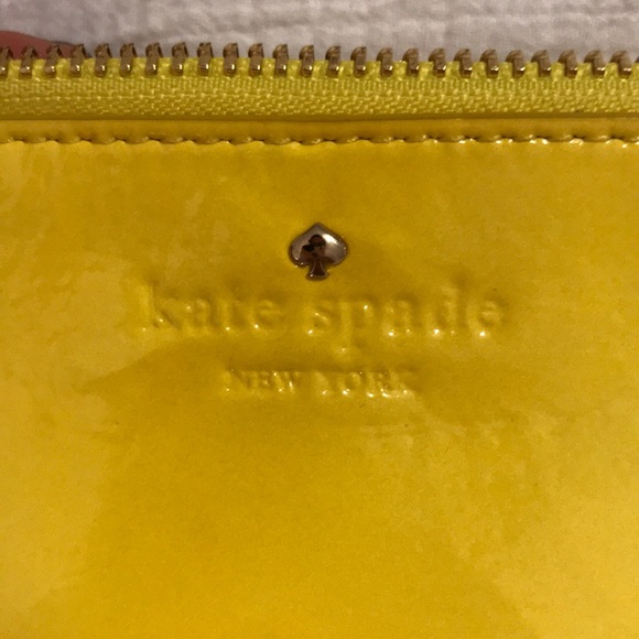 NWOT Yellow kate spade wristlet - Picture 2 of 3